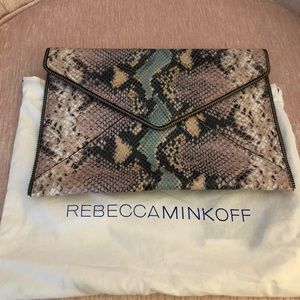 Tri-color envelope clutch